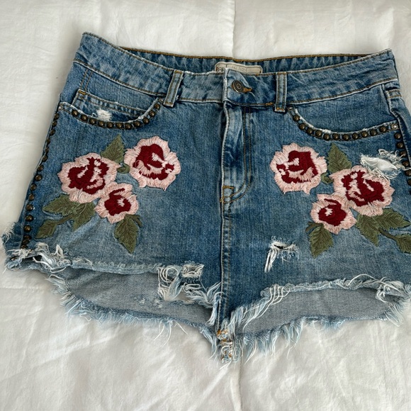 Free People Embroidered Floral Studded Raw Hem Distressed
Denim Mini Skirt - Picture 4 of 8